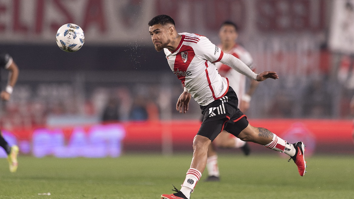River Plate arrasa a Instituto con la figura de Santiago Lencina