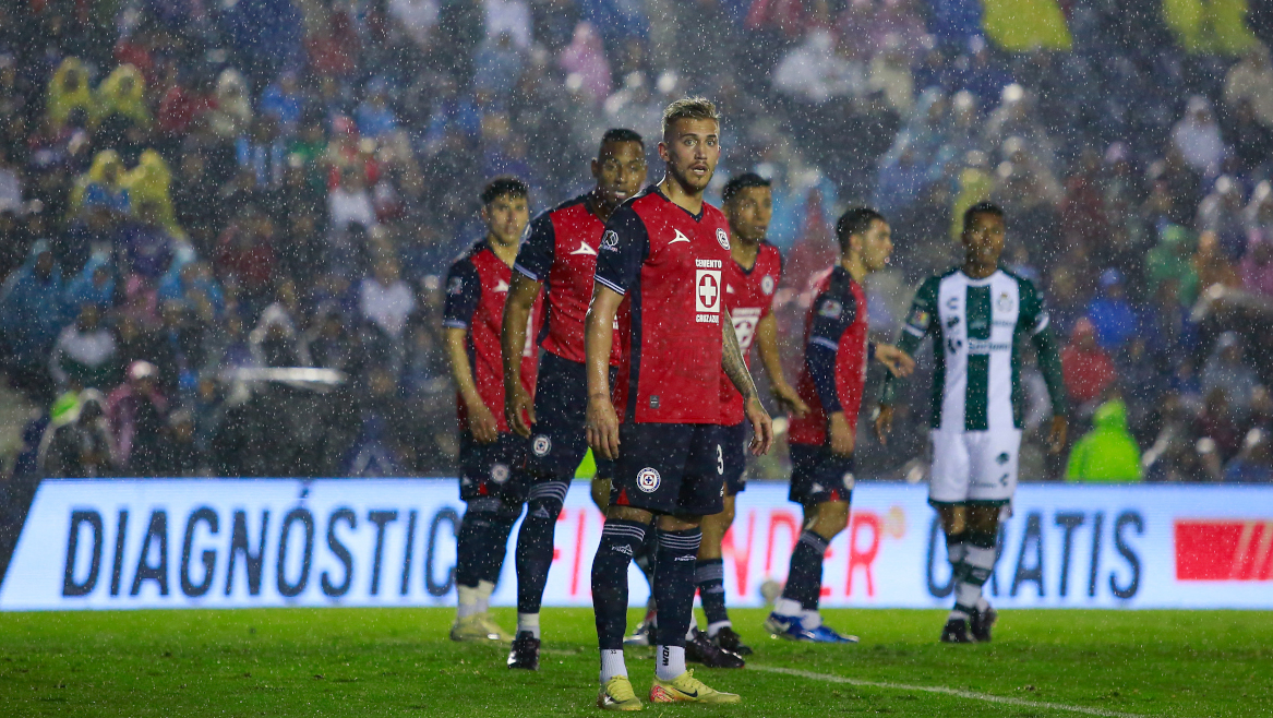 Cruz Azul Draws 0-0 with Chivas, Second Leg Awaits