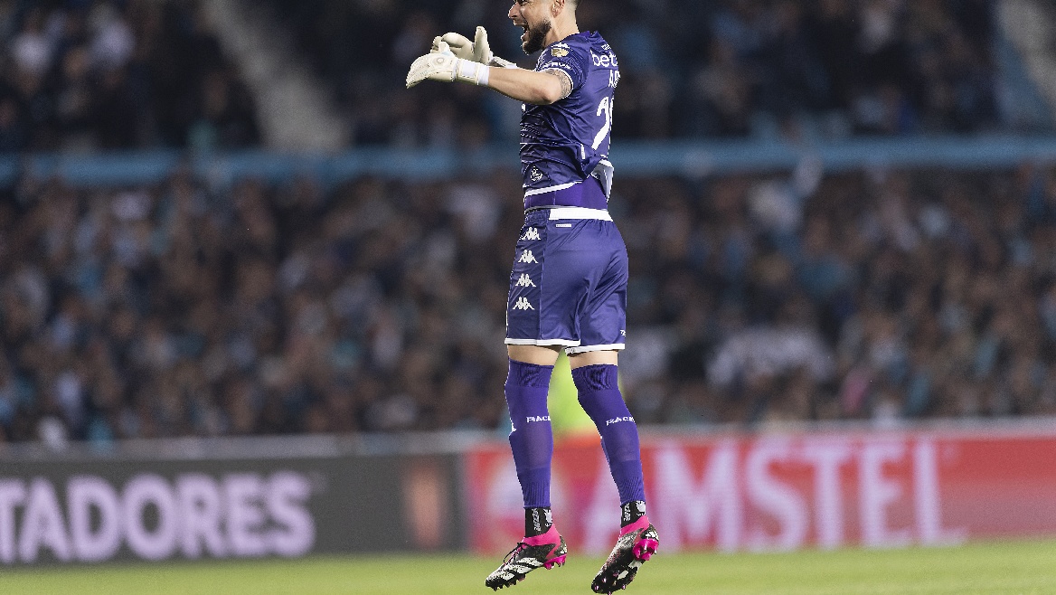 Racing Club Secures 3-2 Victory Over River Plate, Advances to Quarterfinals