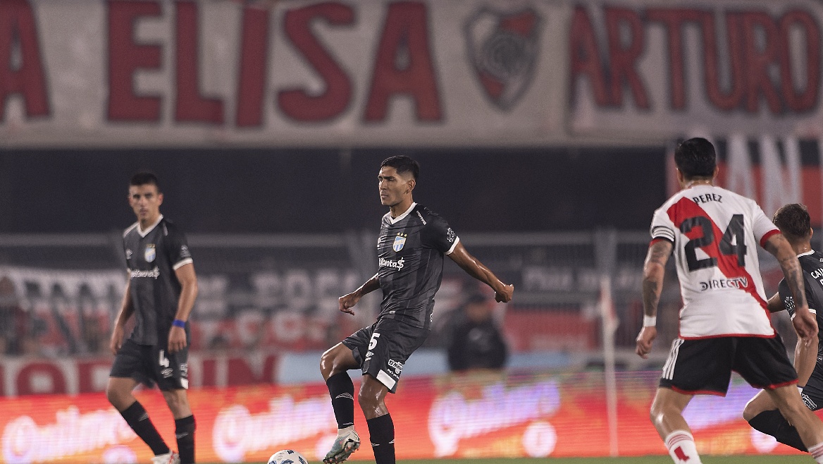 Atlético Tucumán triunfa em casa contra Godoy Cruz
