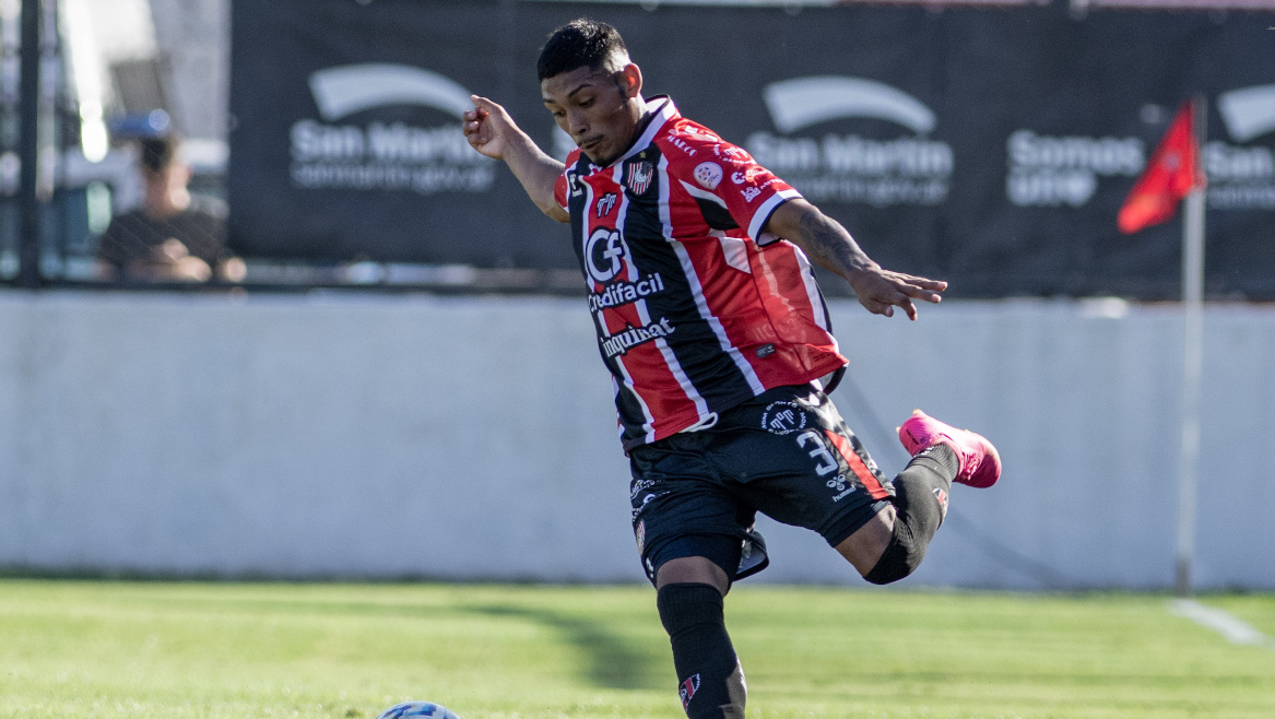 Comienza la etapa complementaria con Chacarita avanzando en el marcador