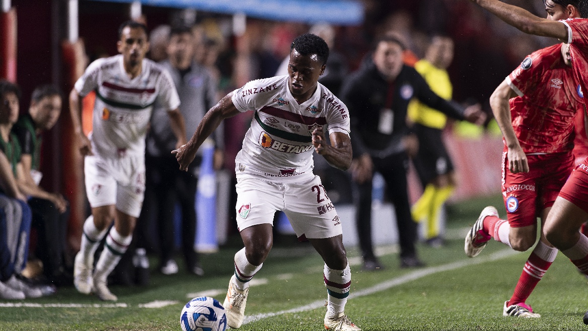 Fluminense se impone a Internacional con un contundente 2 a 0