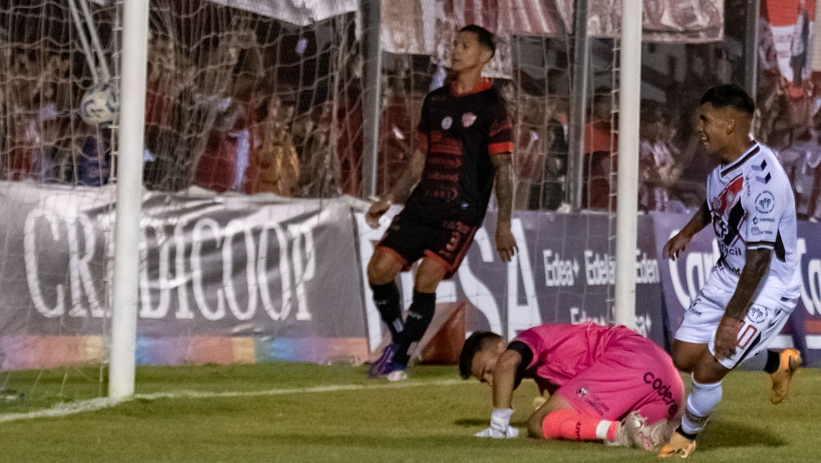 EN VIVO: Camilo  Viganoni anota doblete en la victoria por 2 a 0 de Talleres (RE) sobre Def. de Belgrano
