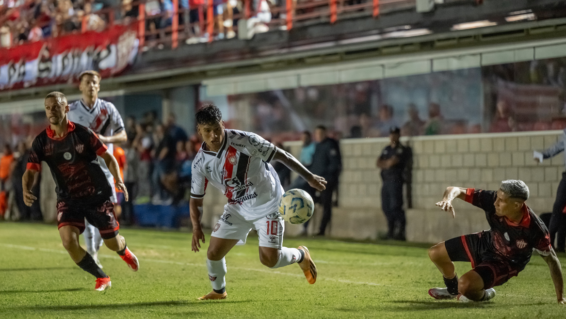 EN VIVO: Estudiantes (BA) avanza en el marcador 2-0 sobre Chacarita