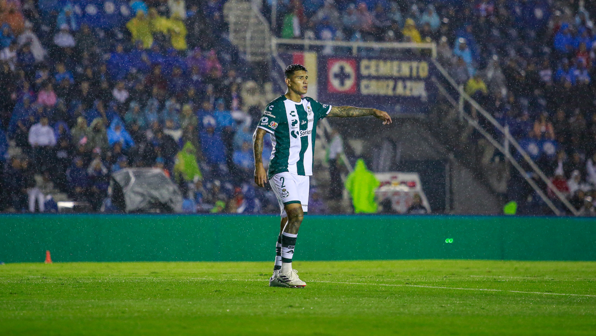 Santos Laguna Secures Narrow Victory Over Chivas with Penalty