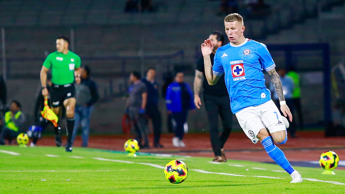 Cruz Azul Aims to Extend Winning Streak Against Chivas