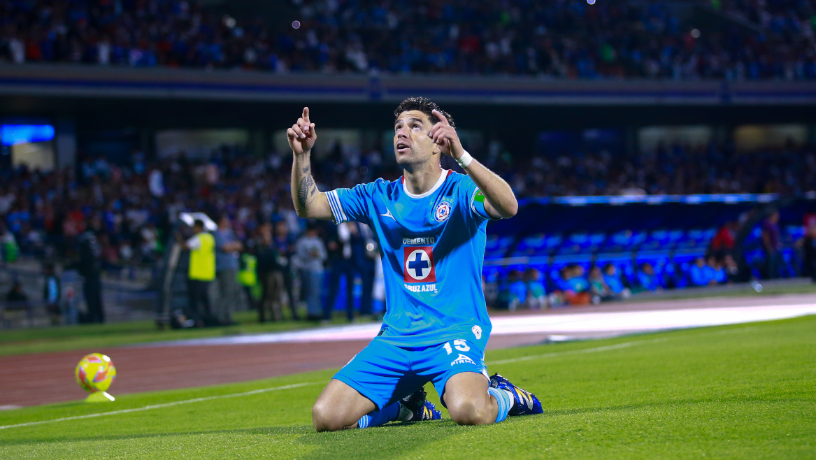 Cruz Azul triunfa suforadamente sobre Chivas com 2-1