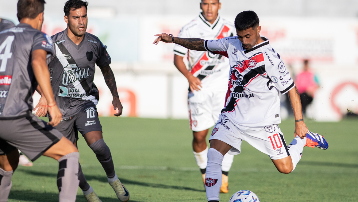 EN VIVO: Chacarita sufre una aplastante derrota ante Estudiantes (BA) con un 3 a 0