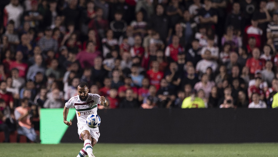 Everaldo Leads Fluminense to Narrow Victory Over Grêmio