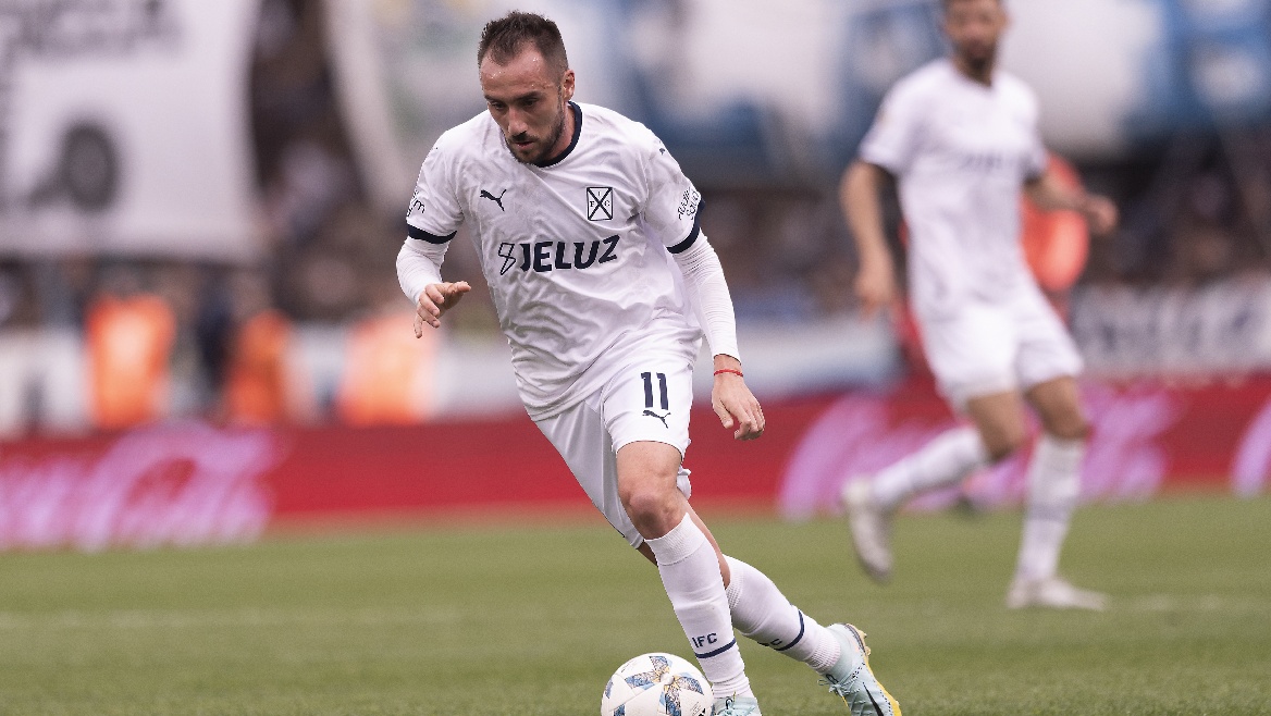 Late Goal Secures Victory for Independiente Against Dep. Riestra at Guillermo Laza Stadium